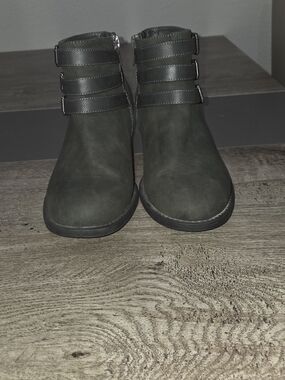 torrid Olive Green Or Dark Grey Triple-Strap Ankle Booties 7.5W